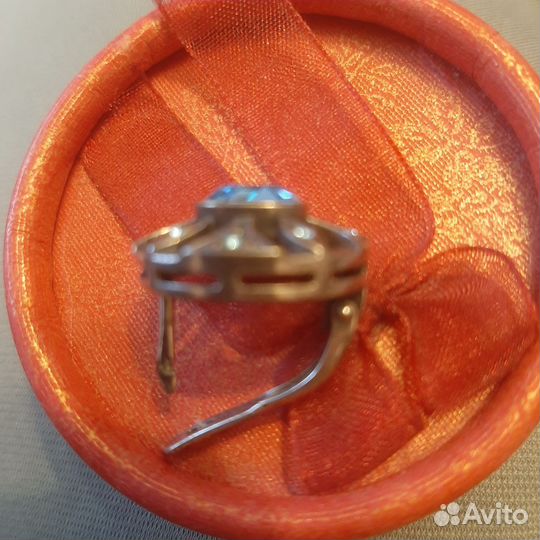 Серебряные серьги с голубым топазом