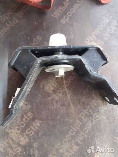 Подушка двигателя toyota LC 90