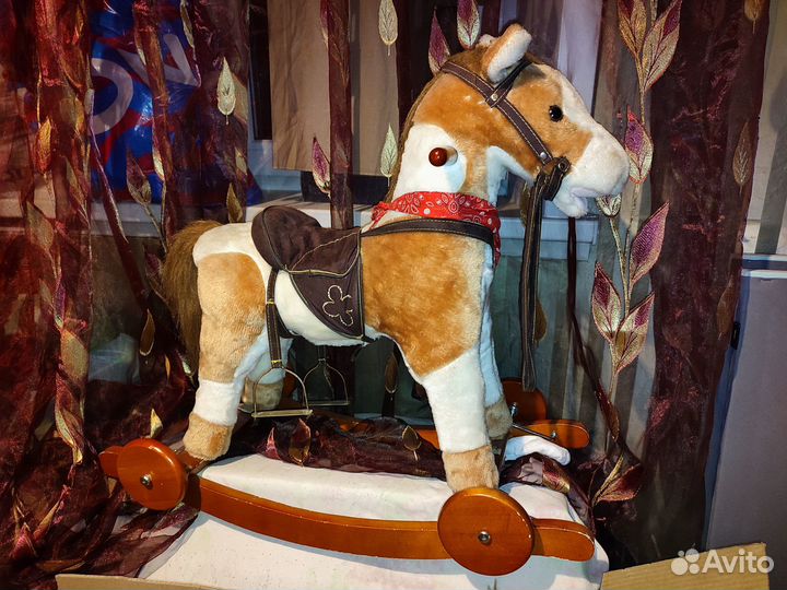 Лошадка качалка со звуковыми эффектами на колесах