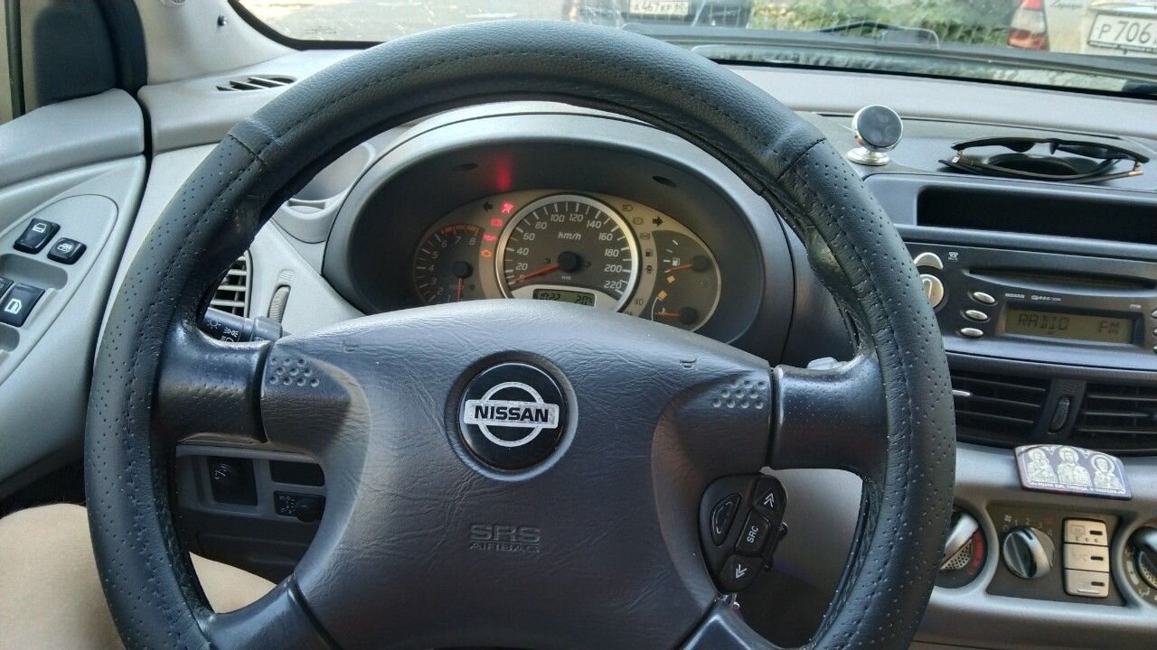 Nissan Almera Tino