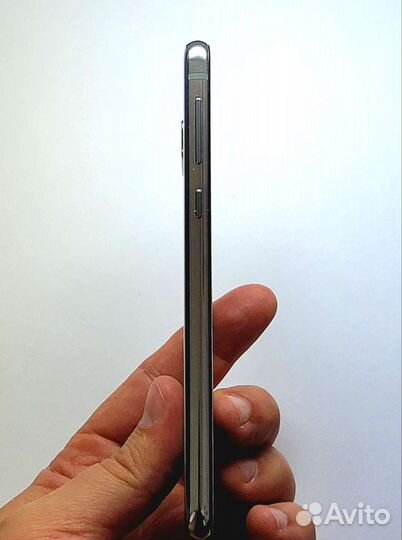 Телефон Samsung Galaxy S10e