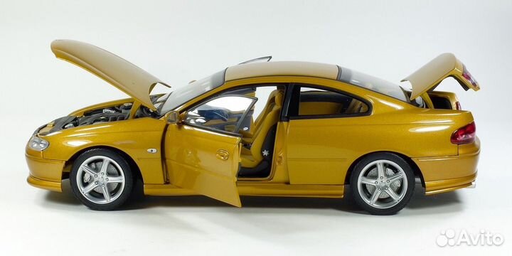 1/18 Holden Coupe Commodore VT 2000 - Autoart