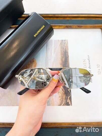 Солнцезащитные очки Balenciaga