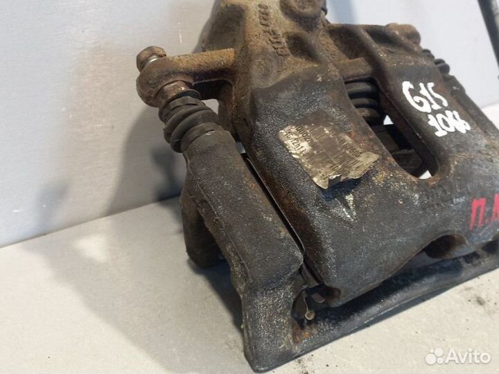 Суппорт передний левый Nissan Almera G15 седан