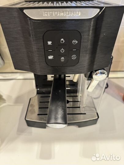 Кофеварка рожковая Redmond RCM-1511