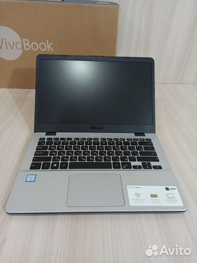 Ноутбук Asus в коробке