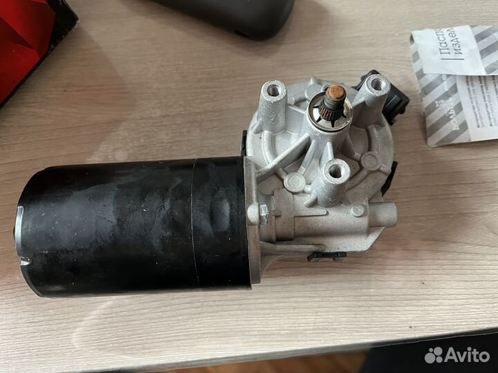 Моторчик стеклоочистителя на Peugeot 206