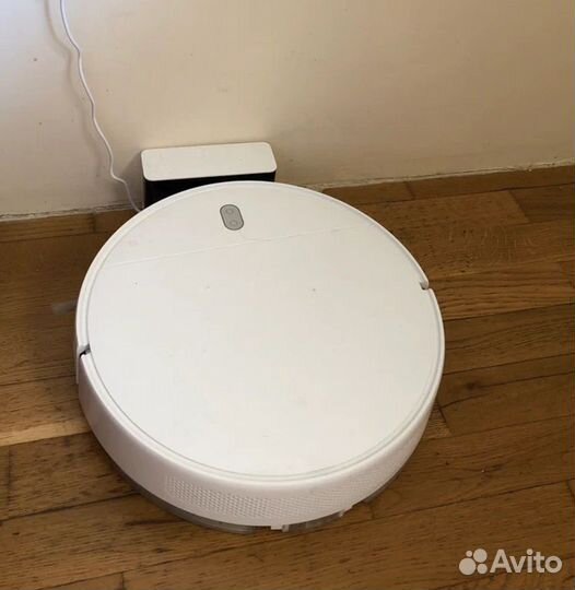 Робот-пылесос Xiaomi Mi Robot Vacuum-Mop Essential