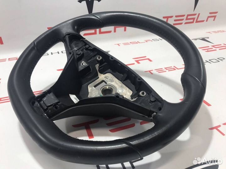 Руль Tesla Model S 2015 1005279-00-D