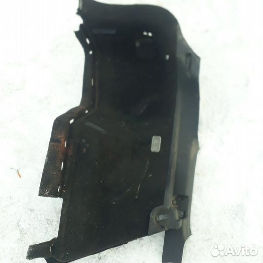 Обшивка багажника задняя левая Toyota Avensis