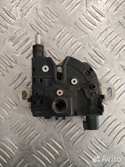 Замок капота Ford Focus 1