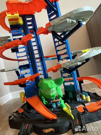 Игровой набор Hot Wheels невообразимый Гараж