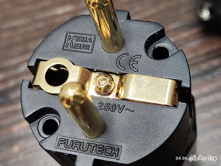 Сетевые вилки Furutech FI-11 gold N