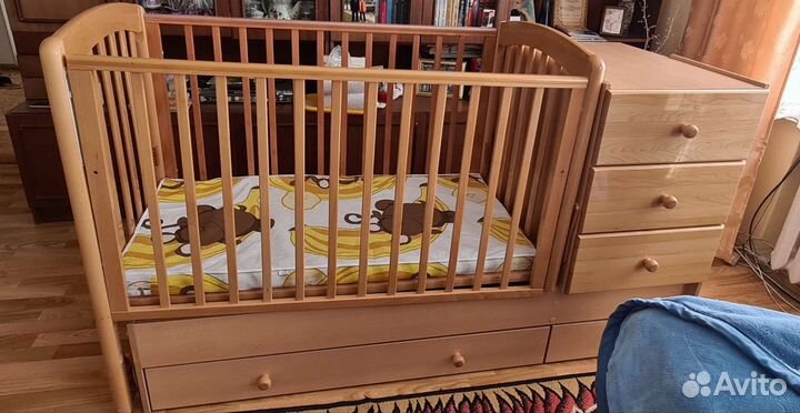 Детская кроватка трансформер с маятником
