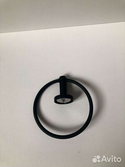 Вешалка для полотенец в ванной