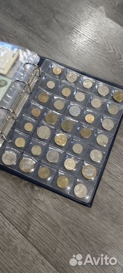 Альбом с банкнотами и монетами