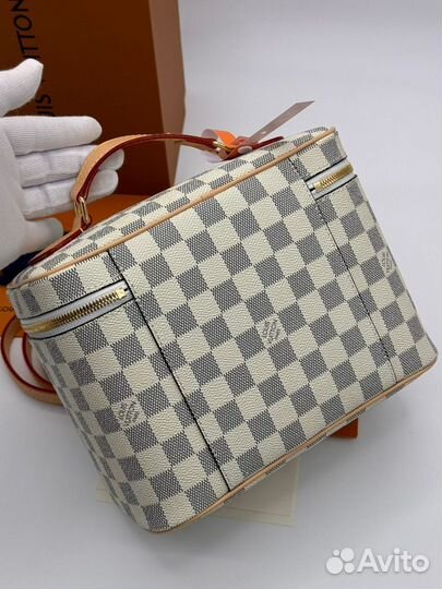 Косметичка Louis Vuitton белая шашка