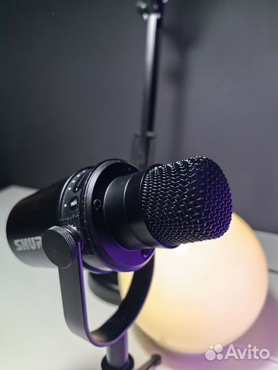 Студийный микрофон Shure MV7 (USB)