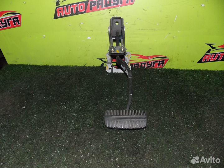 Педаль тормоза nissan ER34, HR34 skyline