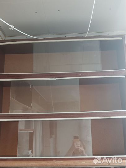 Книжные полки со стеклом