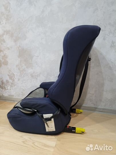 Автомобильное кресло