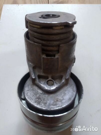 Шкив коленвала и натяжной механизм с роликом