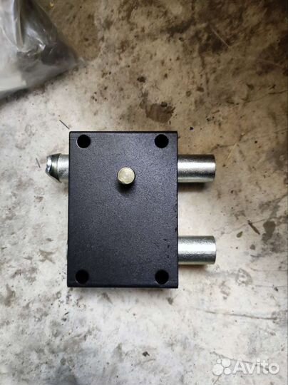 Замок гаражный накладной