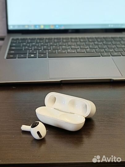 Airpods pro Кейс и правый наушник