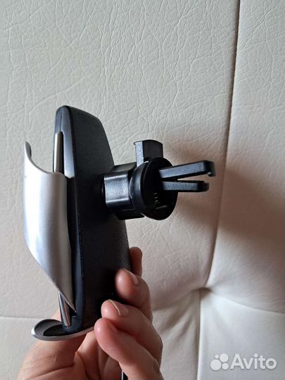 Держатель для телефона в машину с зарядкой