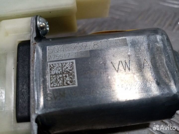 Б/У Моторчик стеклоподъемника задний правый#001