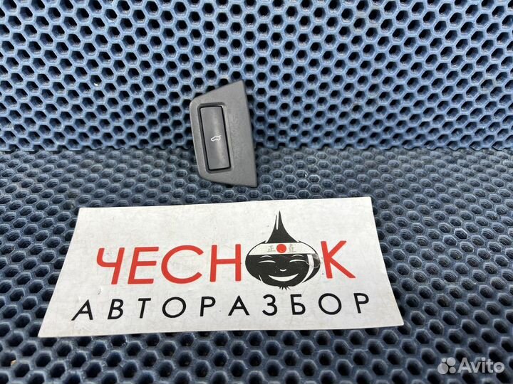 Кнопка открывания багажника Audi Q7 до 2015г