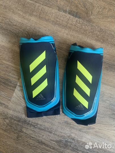 Футбольные щитки adidas оригинальные