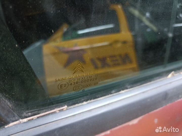 Стекло двери переднее правое Citroen C4 cupe