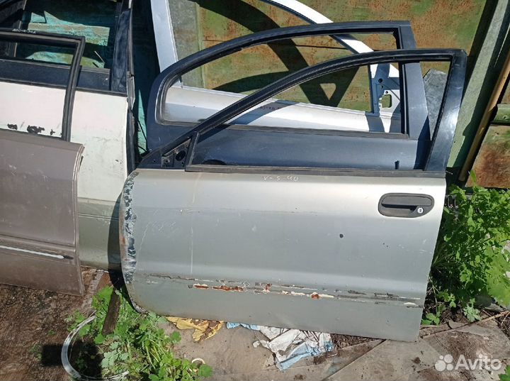 Дверь вольво с 40