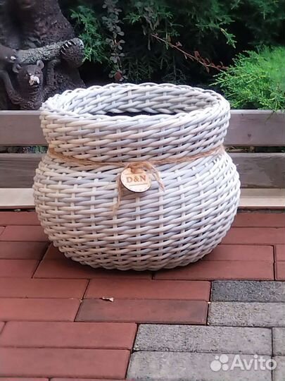 Кашпо из искусственного ротанга