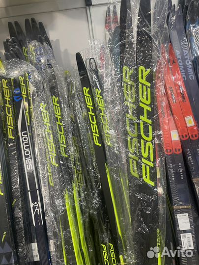 Беговые лыжи юниорские классика Fischer, Atomic