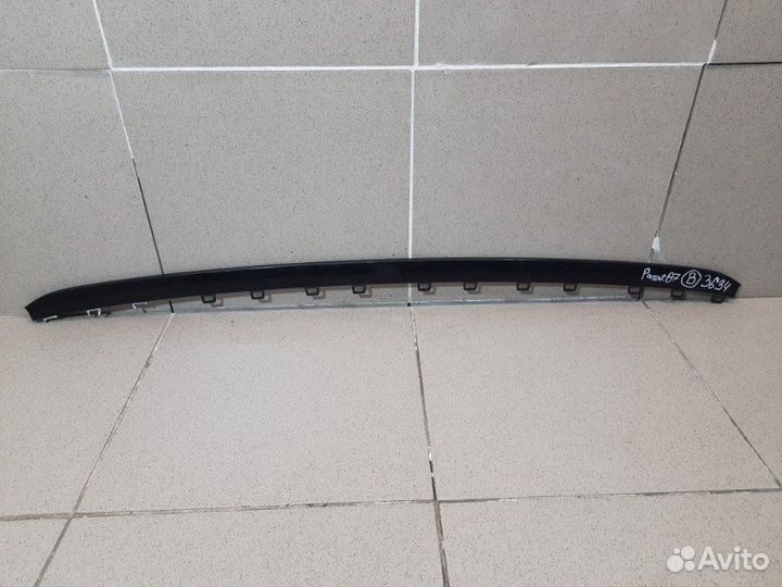 Молдинг переднего бампера Volkswagen Passat B7