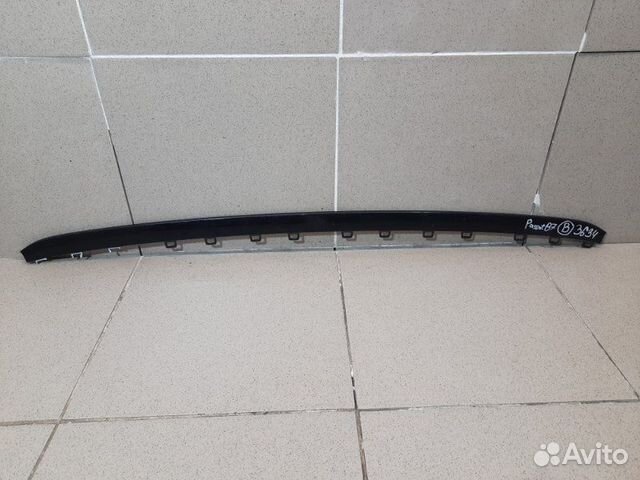 Молдинг переднего бампера Volkswagen Passat B7