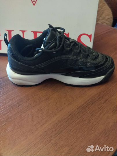 Кросовки женские