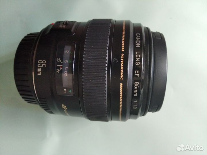 Объектив Canon EF 85mm f/1.8