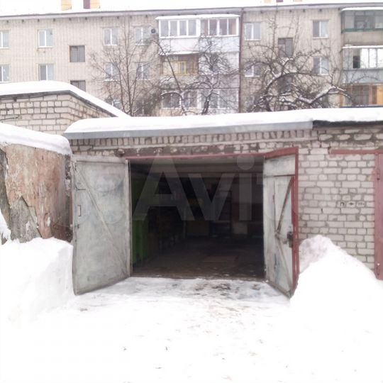Гараж, > 30 м²