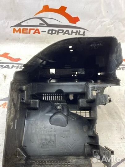 Корпус блока предохранителей Peugeot 307 легковой