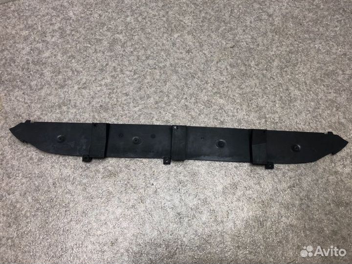 Заглушка в решетку переднего бампера Mercedes-Benz