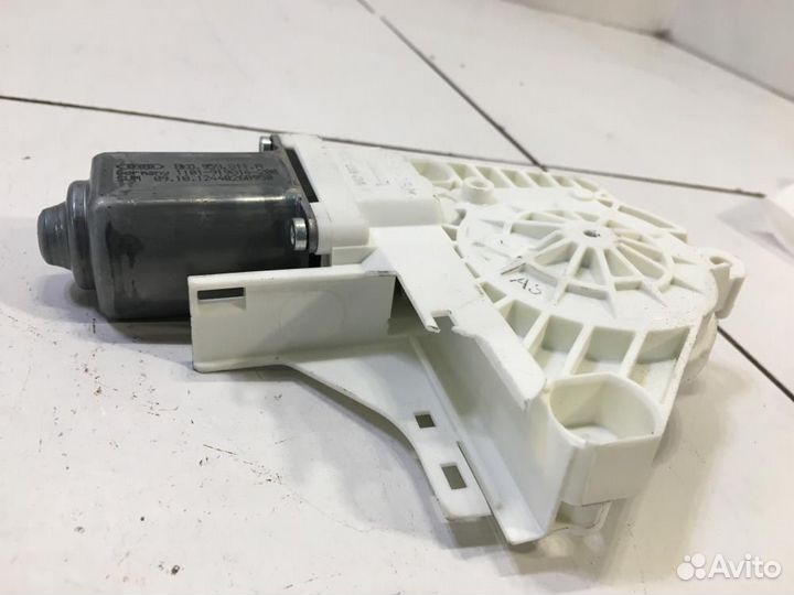 Моторчик стеклоподъемника Audi Q3 8UB