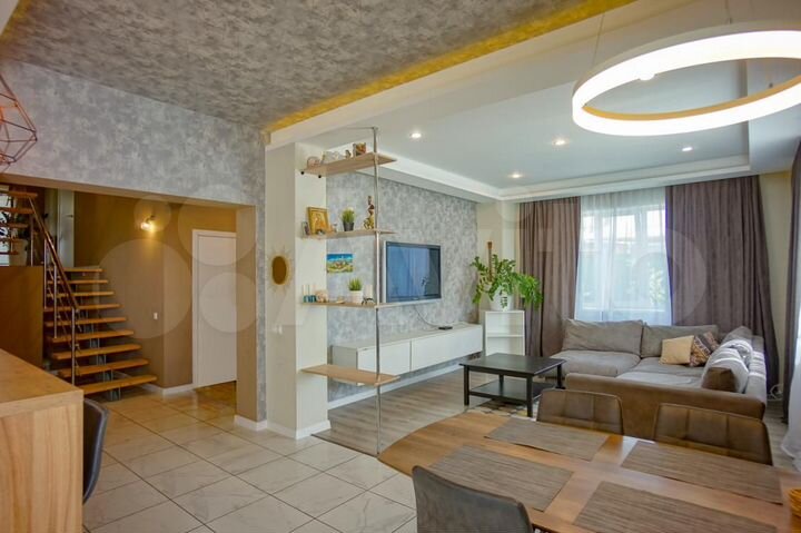Коттедж 216,5 м² на участке 6 сот.