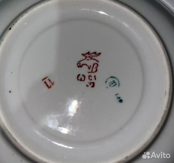 Фарфоровые чашка с блюдцем