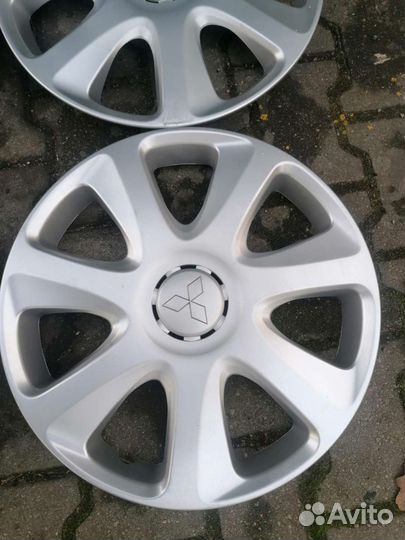 Колпаки оригинальные R16 на mitsubishi. Комплект