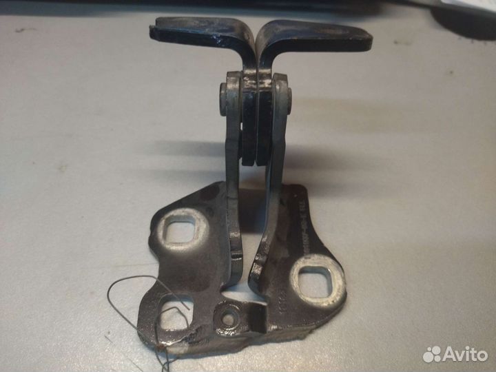 Петля двери передней левой нижняя Tesla 3