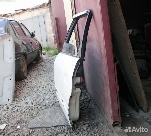 Дверь задняя левая Audi 100 C4