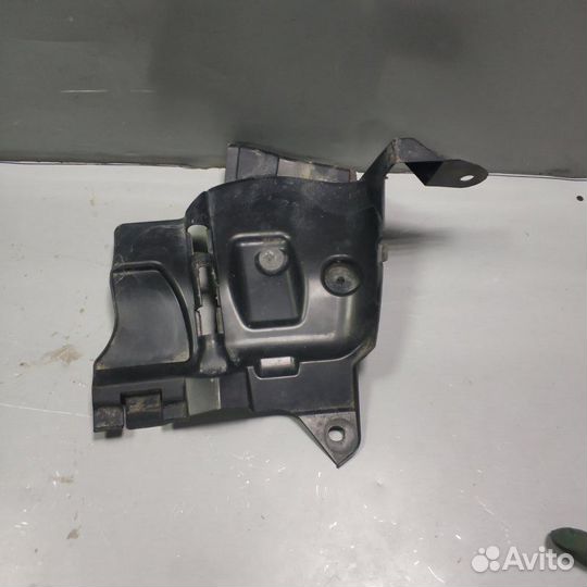Пыльник двигателя левый Renault Sandero 2 K7M812
